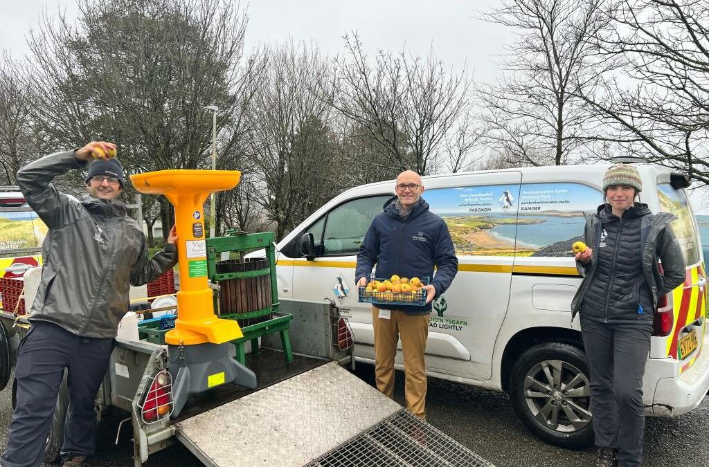 Pembrokeshire Coast Charitable Trust launches ‘Apple Pressing 2026’ thanks to Bluestone Foundation support